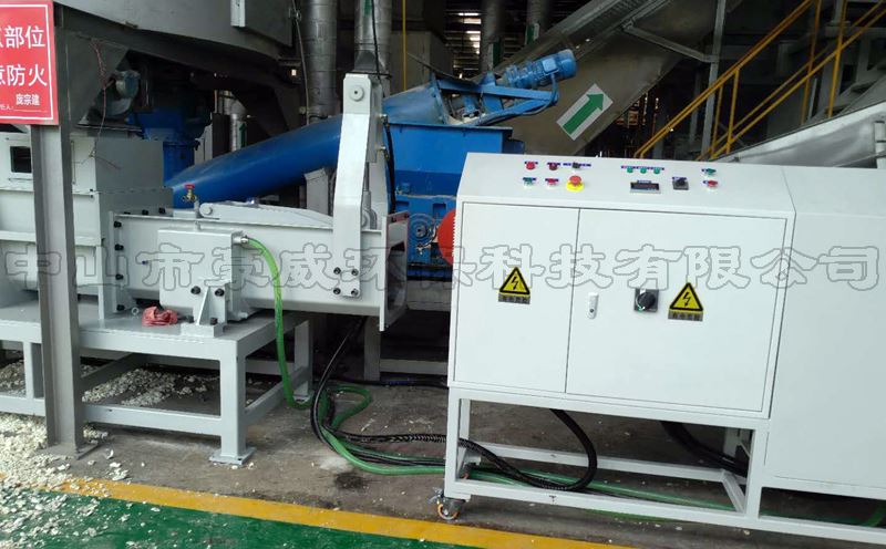 聚氨酯泡沫壓實(shí)機(jī)生產(chǎn)線