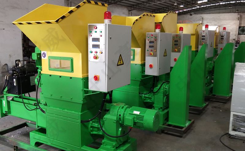 大型聚苯乙烯泡沫壓實機生產車間